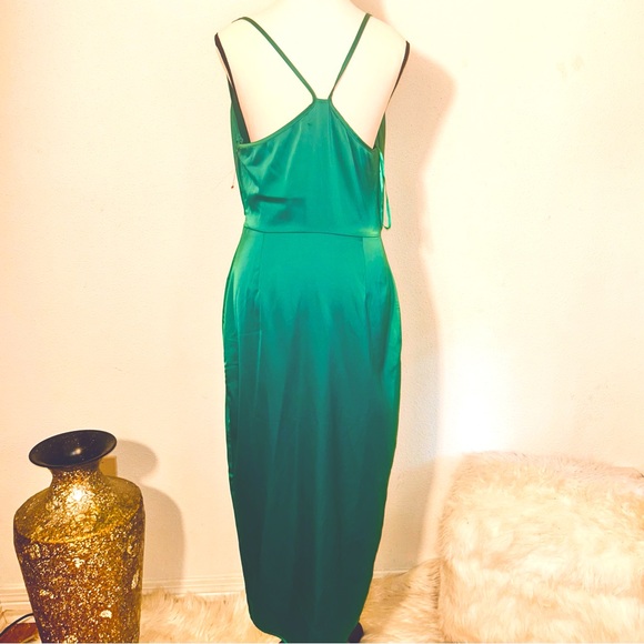 Vintage Misguided Green sleeveless emerald green dress by Misguided in a size 8 - Picture 3 of 4